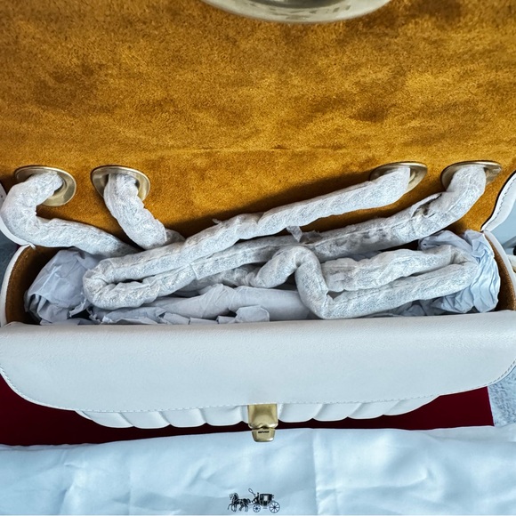 NWT Coach Madison Shoulder Bag Quilting in Chalk/Brass Hardware/Chain/Turnlock - Picture 5 of 16